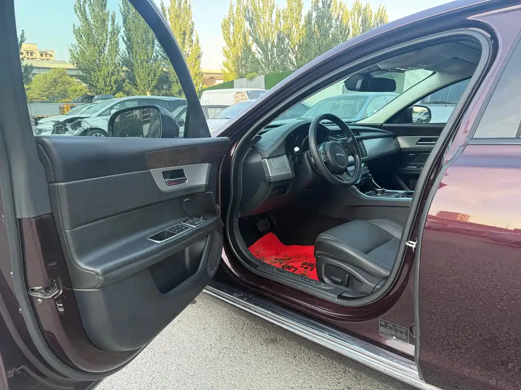 Jaguar XFL — миниатюра 2