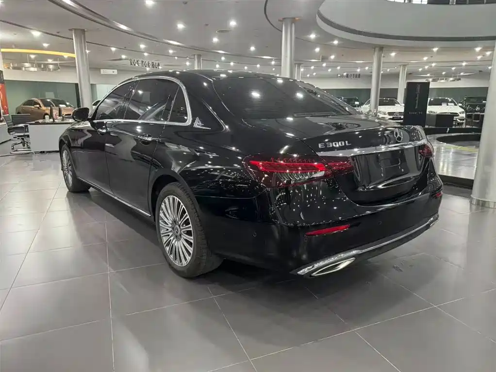 Mercedes-Benz E-Class — миниатюра 3