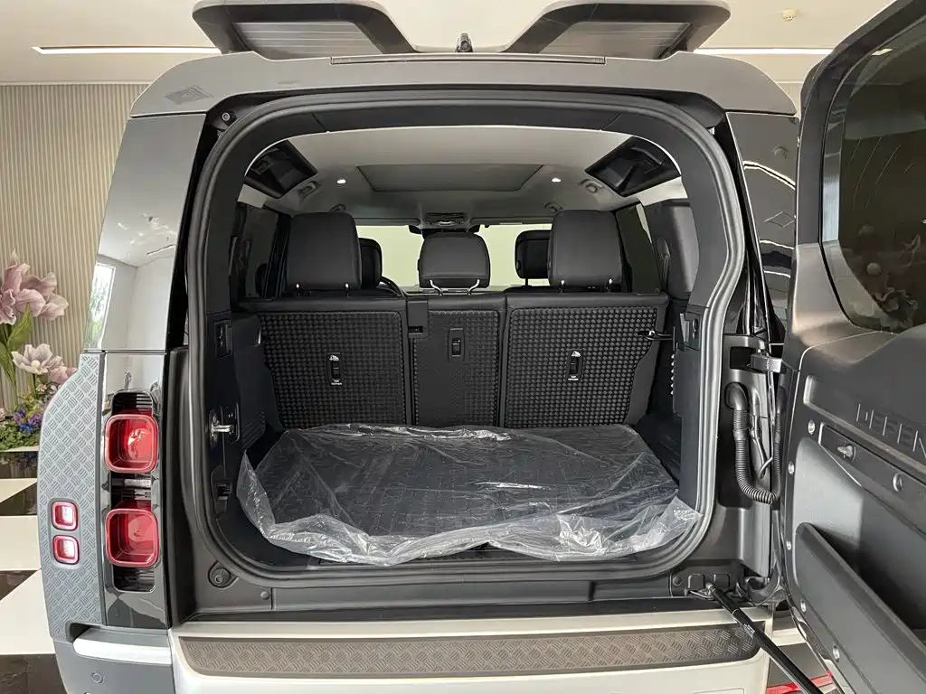 Land Rover Defender — миниатюра 28