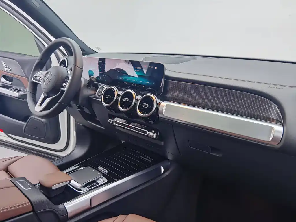 Mercedes-Benz GLB — миниатюра 8
