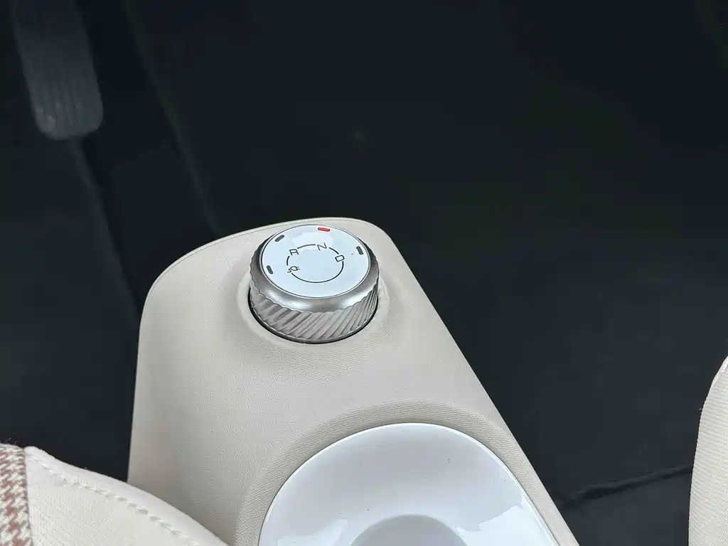 Wuling MINIEV — миниатюра 8