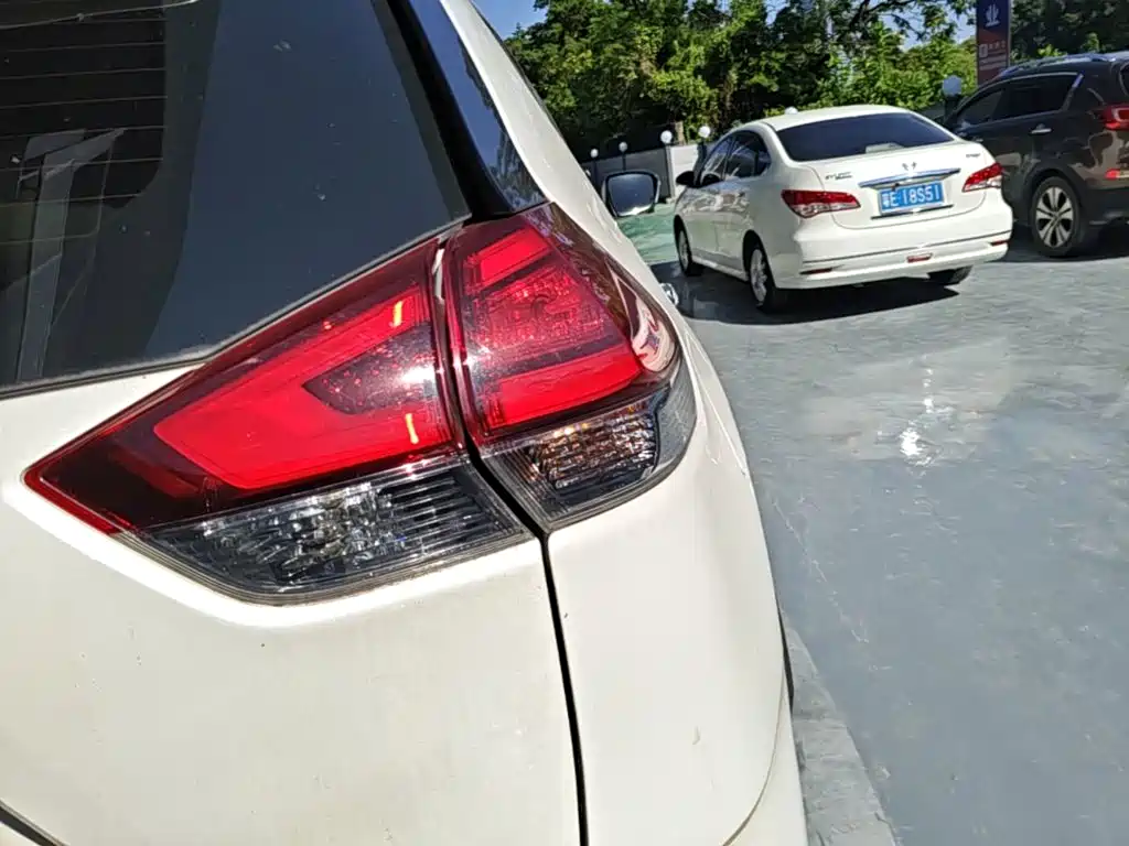Nissan X-Trail — миниатюра 8
