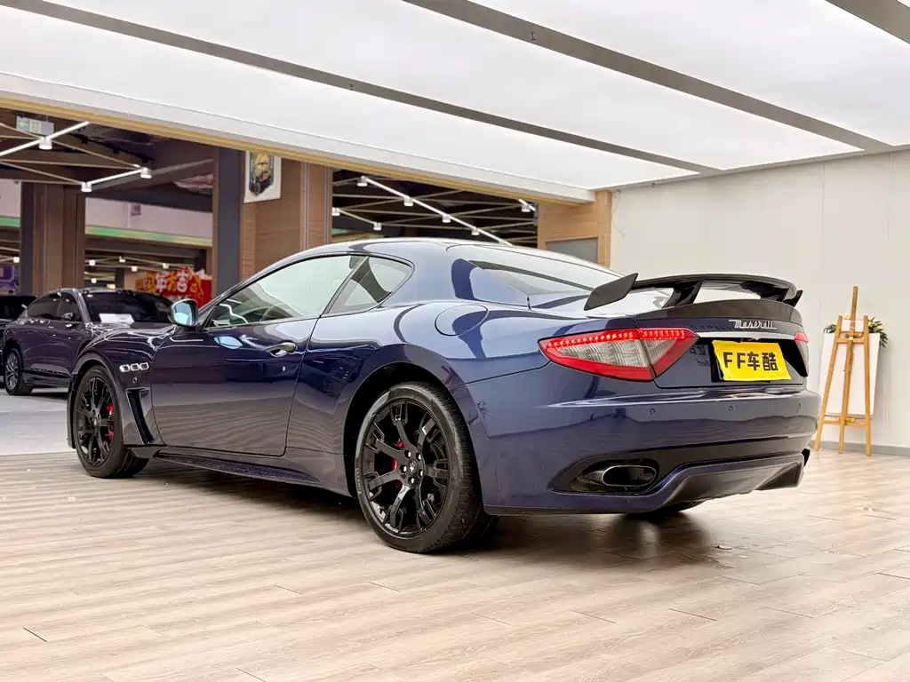 Maserati GranTurismo 2015 4.7L MC
