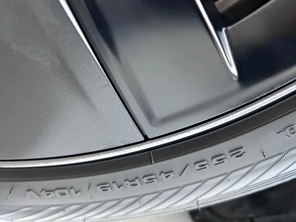 Tesla Model Y — миниатюра 30