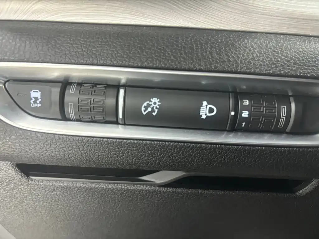 Geely Binyue — миниатюра 17