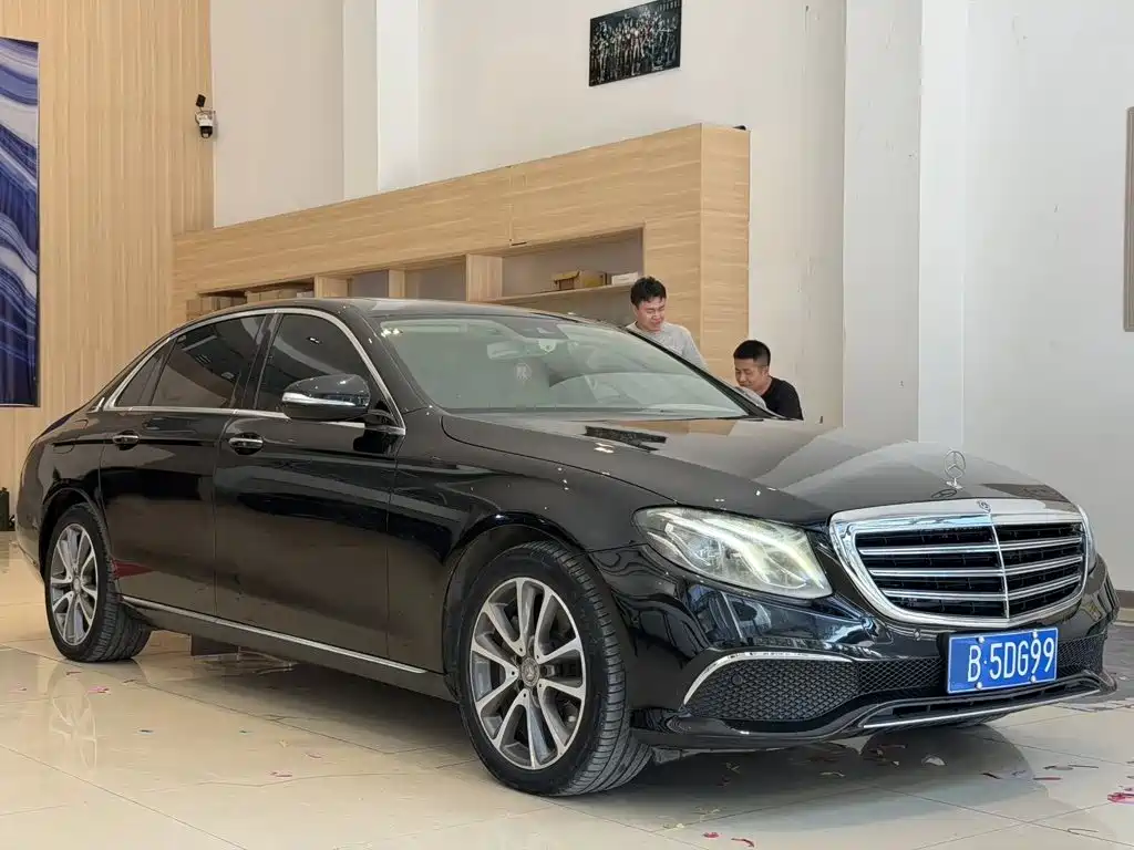 Mercedes-Benz E-Class — миниатюра 3