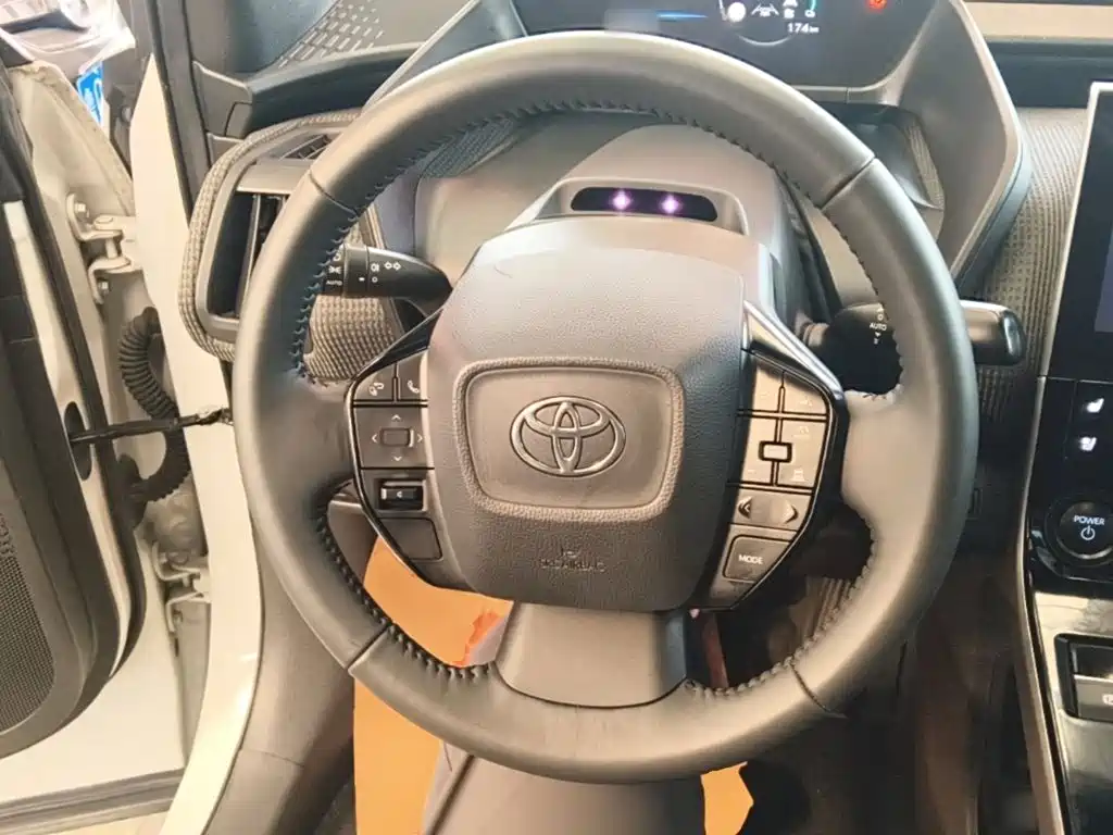 Toyota bZ4X — миниатюра 11