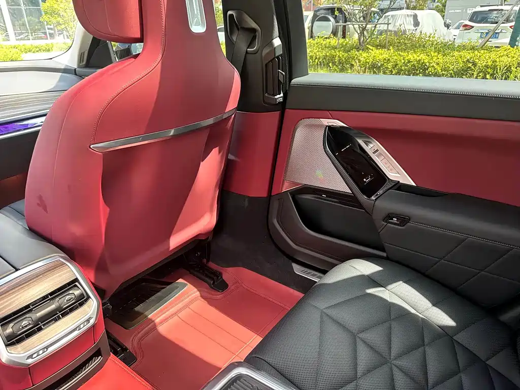 BMW 7 Series — миниатюра 17