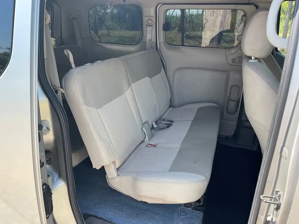 Nissan NV200 — миниатюра 15