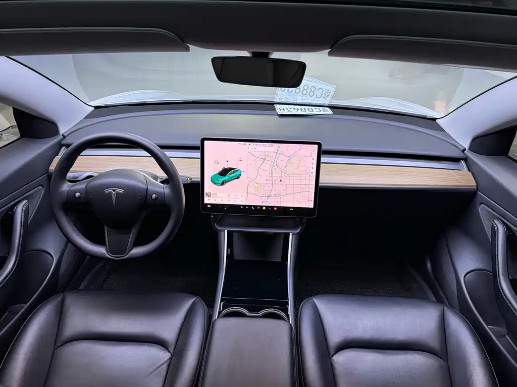 Tesla Model 3 — миниатюра 6