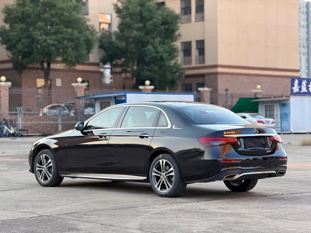 Mercedes-Benz E-Class — миниатюра 10