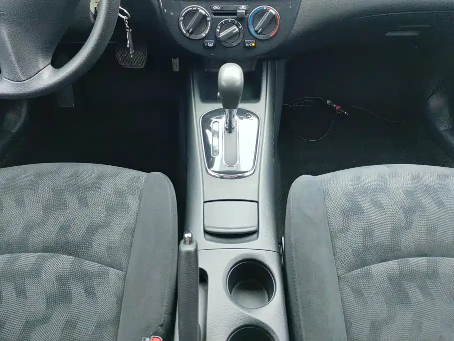 Nissan Tiida — миниатюра 16