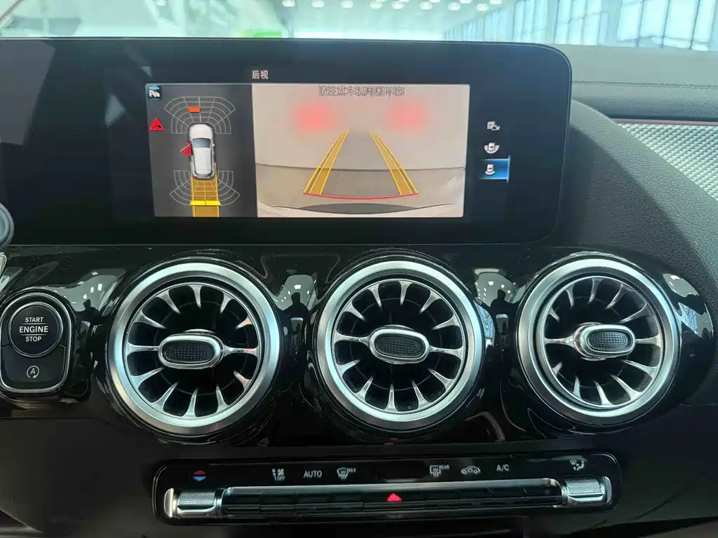 Mercedes-Benz GLA — миниатюра 12