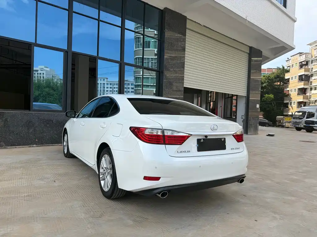 Lexus ES — миниатюра 4