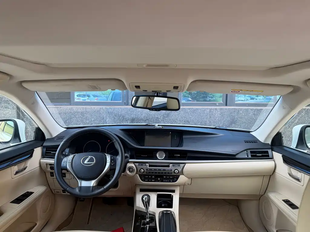 Lexus ES — миниатюра 11