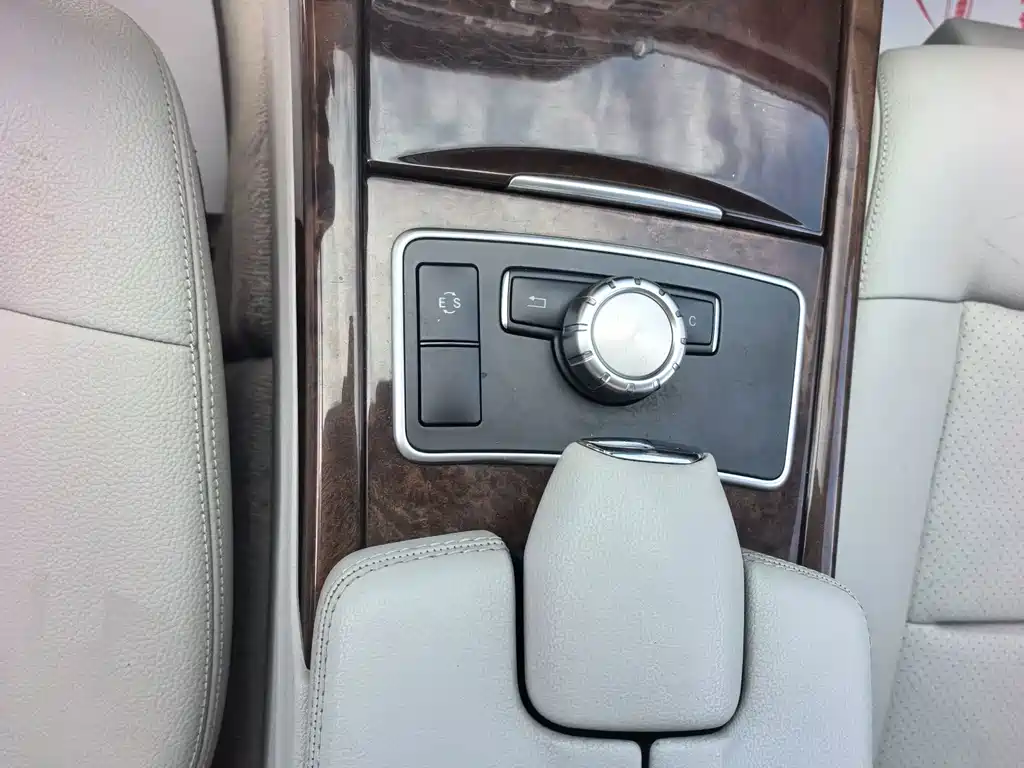 Mercedes-Benz E-Class — миниатюра 9