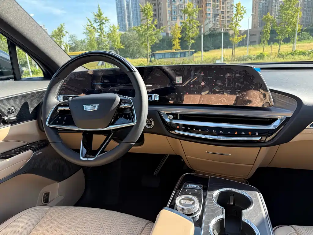 Cadillac Lyriq — миниатюра 8