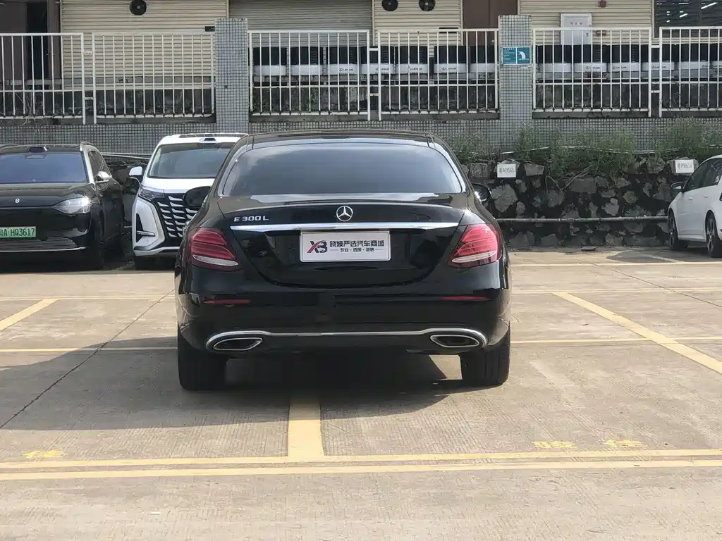 Mercedes-Benz E-Class — миниатюра 8
