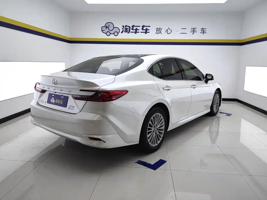 Toyota Camry — миниатюра 3