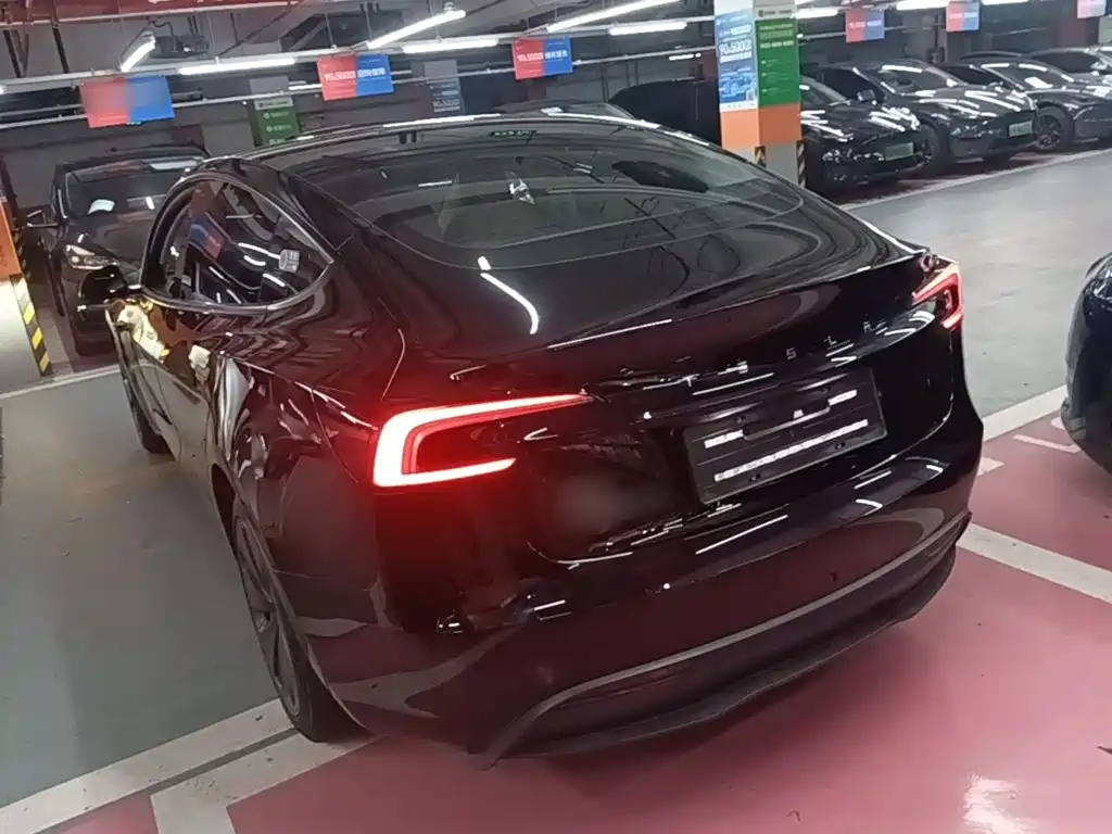 Tesla Model 3 — миниатюра 5