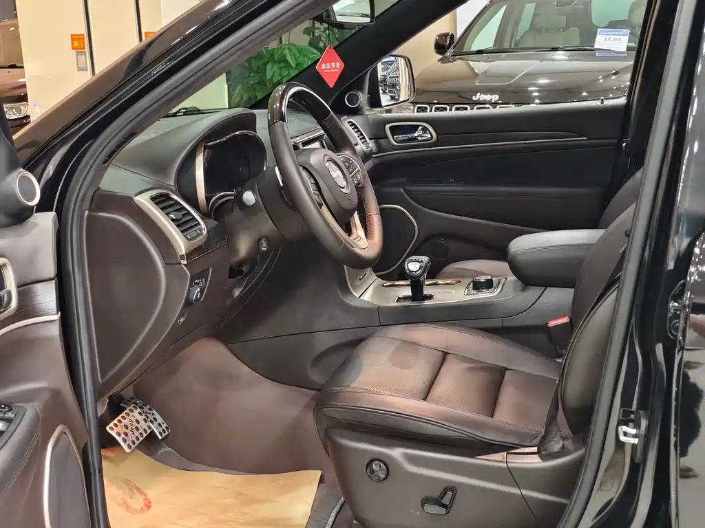 Jeep Grand Cherokee (Import) — миниатюра 10