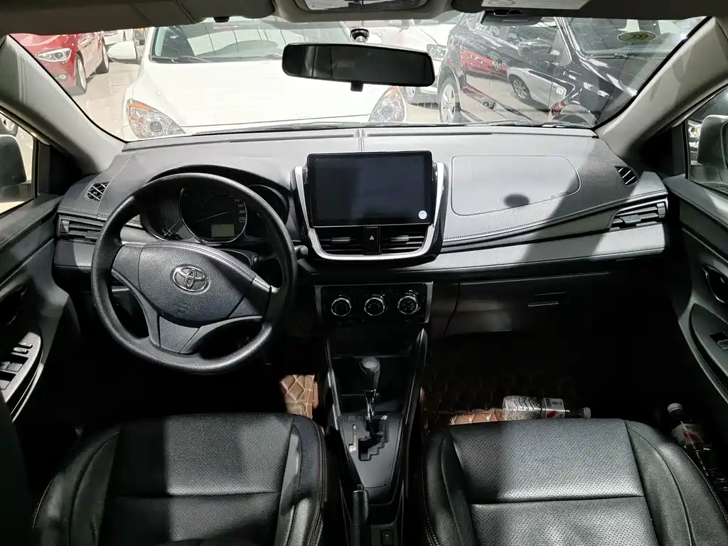 Toyota Yaris L — миниатюра 4