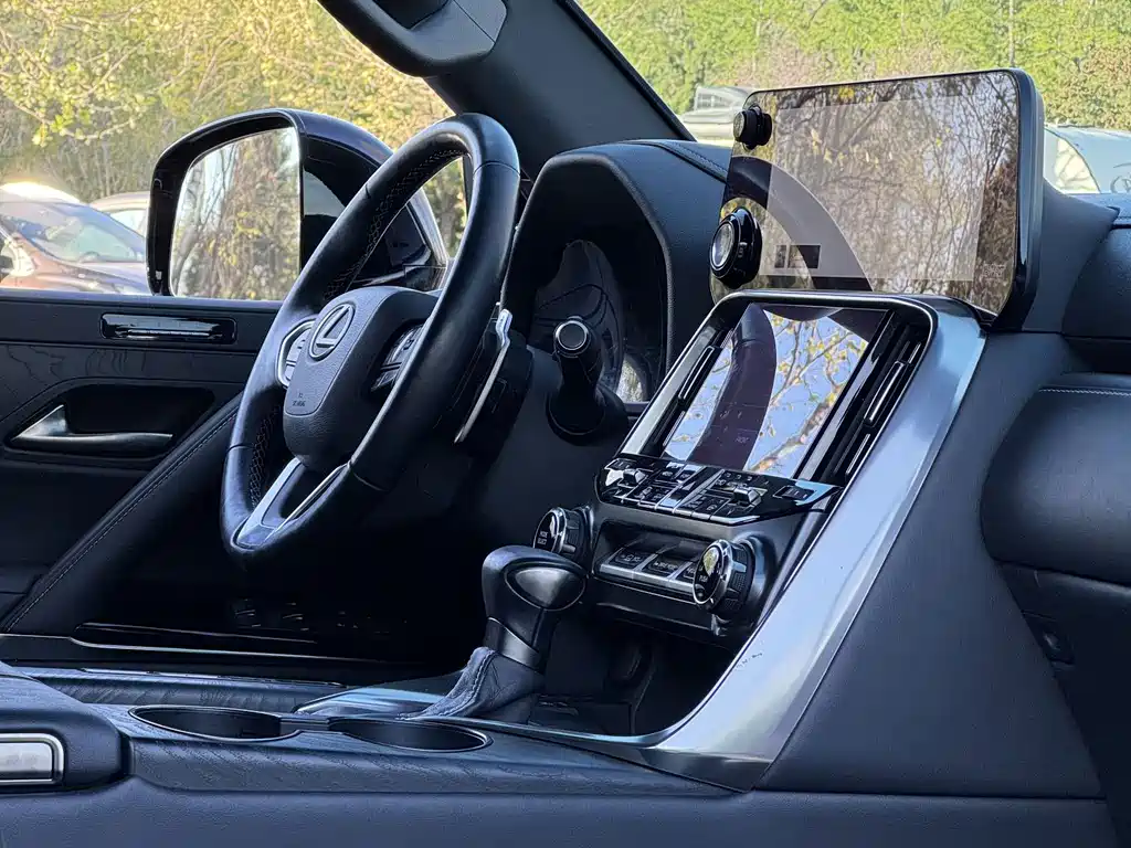 Lexus LX — миниатюра 22
