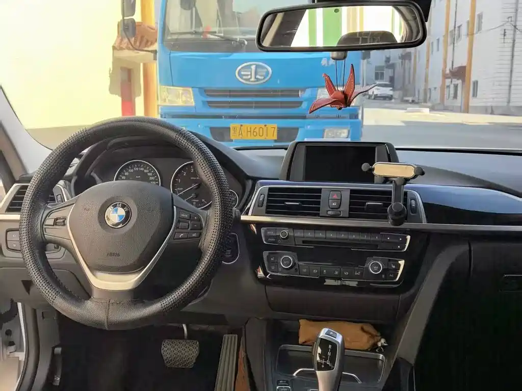 BMW 3 Series — миниатюра 8
