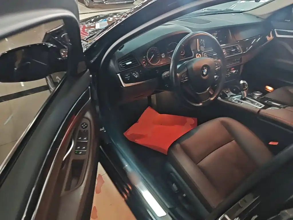 BMW 5 Series — миниатюра 16