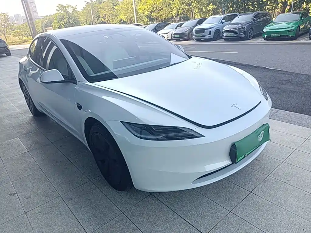 Tesla Model 3 — миниатюра 4