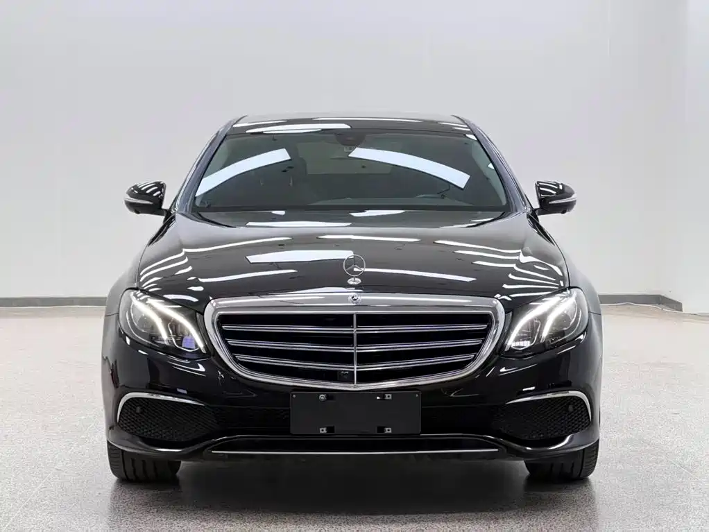 Mercedes-Benz E-Class — миниатюра 2