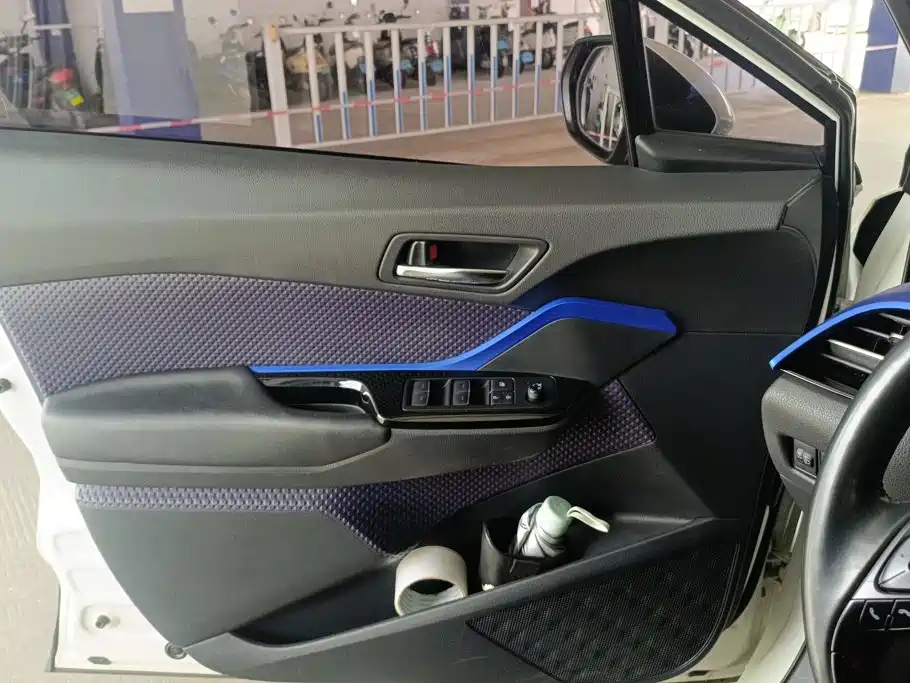 Toyota IZOA — миниатюра 7