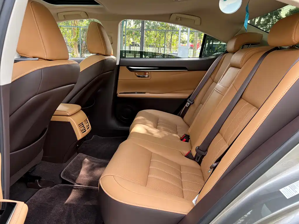 Lexus ES — миниатюра 14