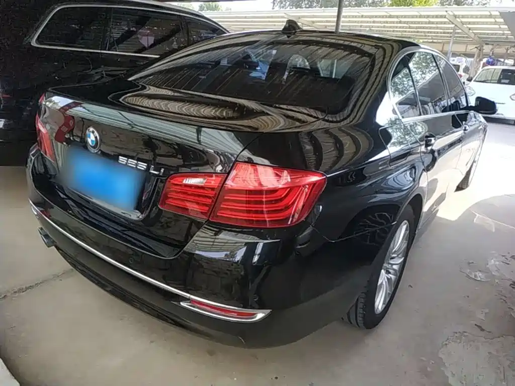 BMW 5 Series — миниатюра 7