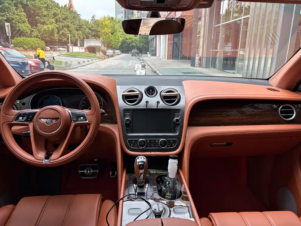 Bentley Bentayga — миниатюра 13