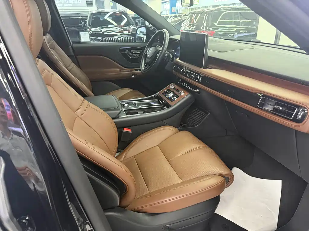 Lincoln Aviator — миниатюра 5