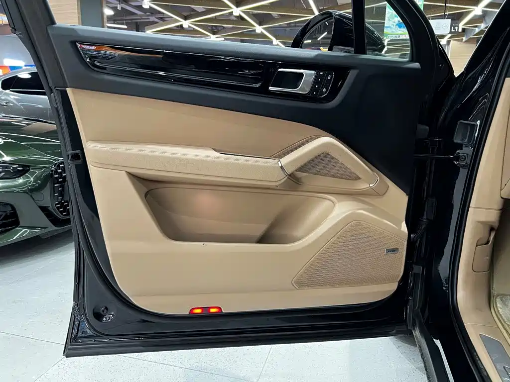 Porsche Cayenne Hybrid — миниатюра 9