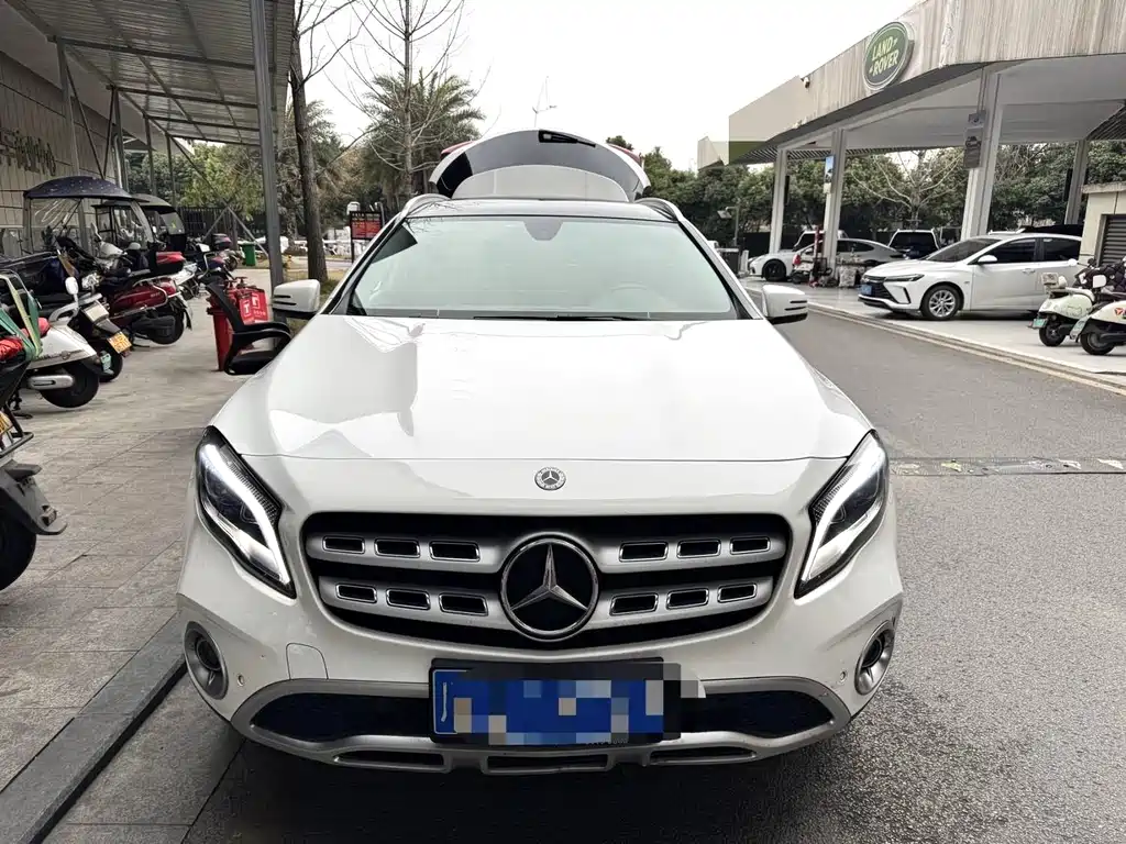 MERCEDES-BENZ GLA
