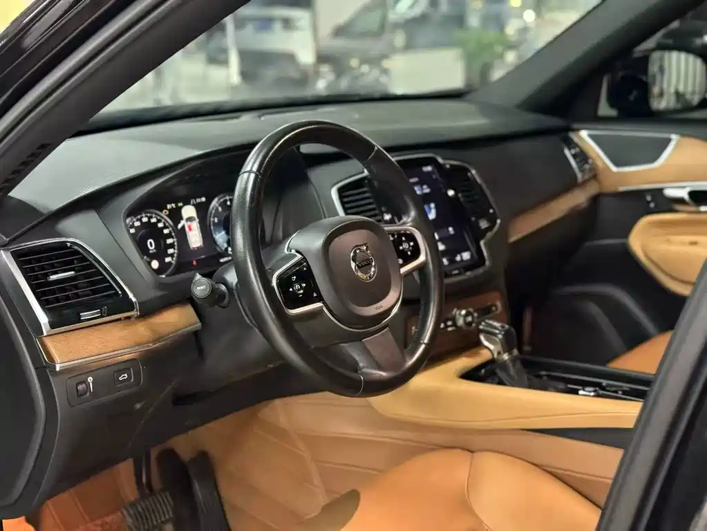 Volvo XC90 — миниатюра 8