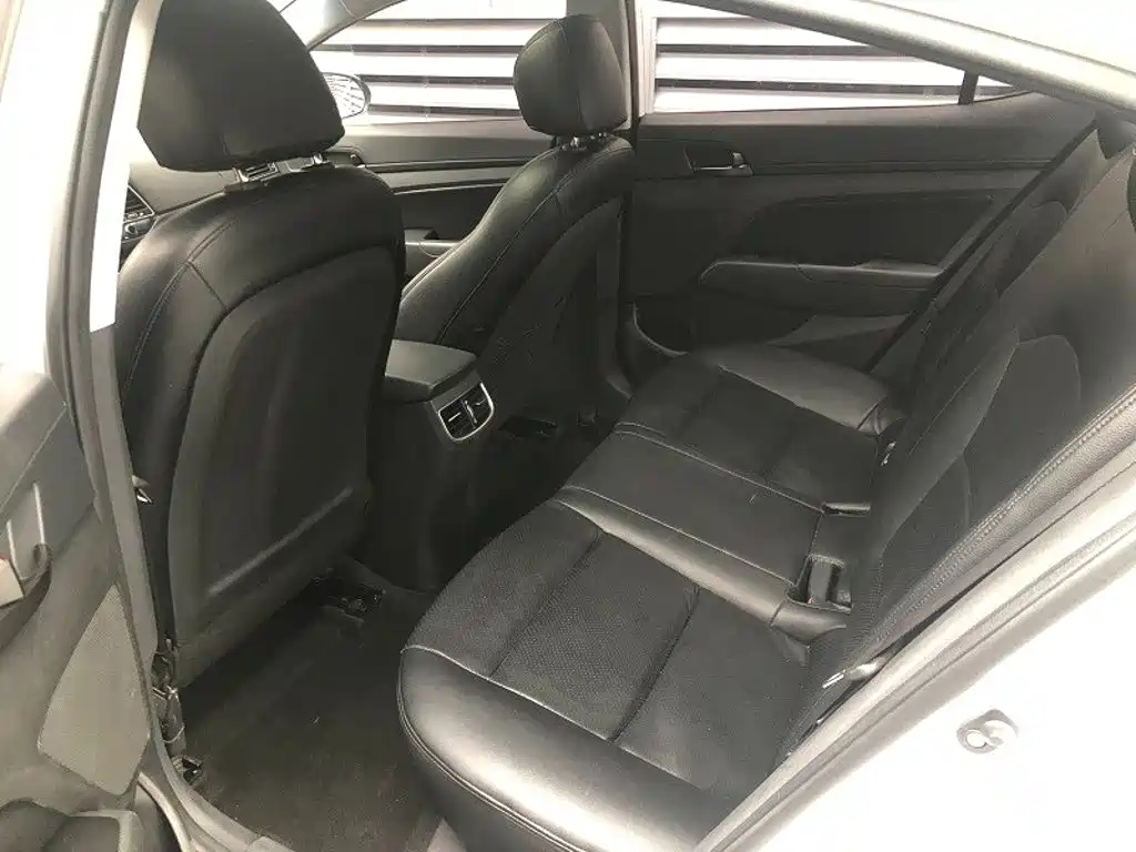 Hyundai Elantra — миниатюра 9