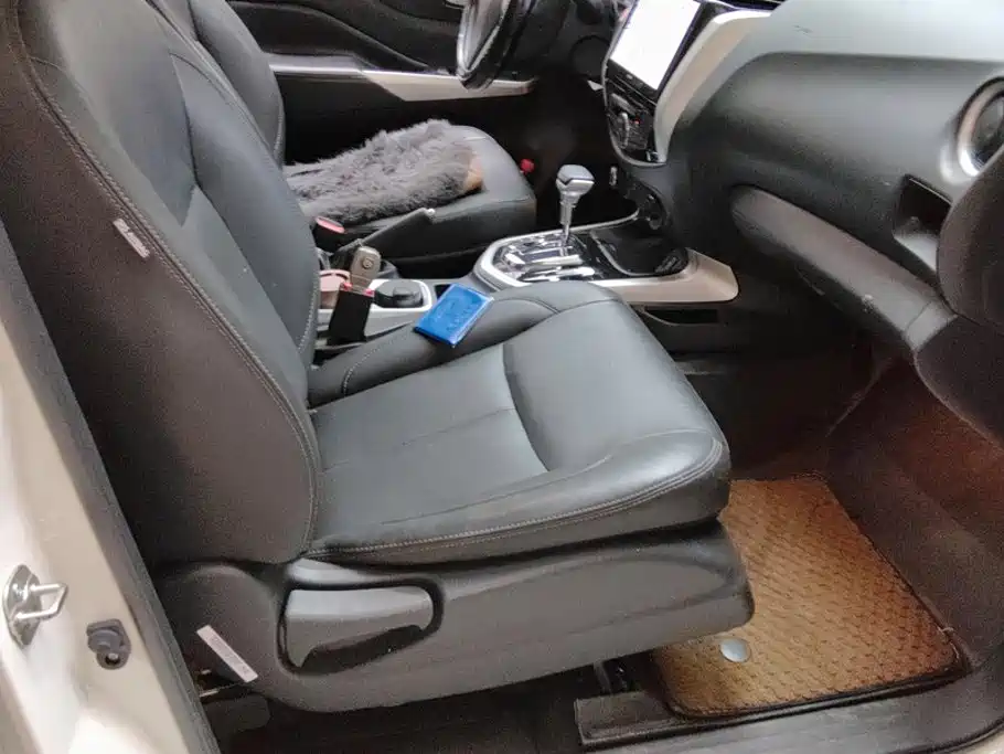 Nissan Terra — миниатюра 8