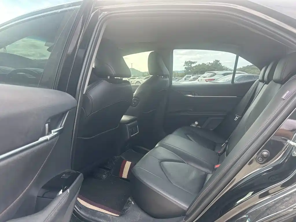 Toyota Camry — миниатюра 8