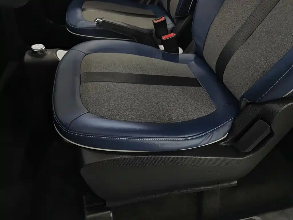 Wuling MINIEV — миниатюра 20