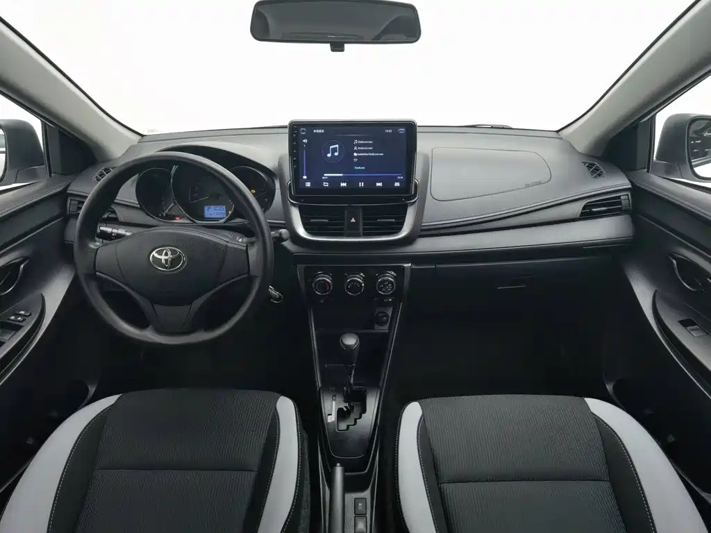 Toyota Yaris L — миниатюра 5