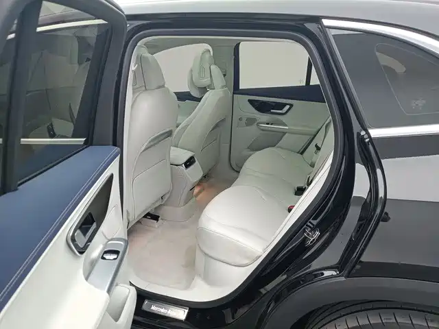 Mercedes-Benz EQE SUV — миниатюра 12