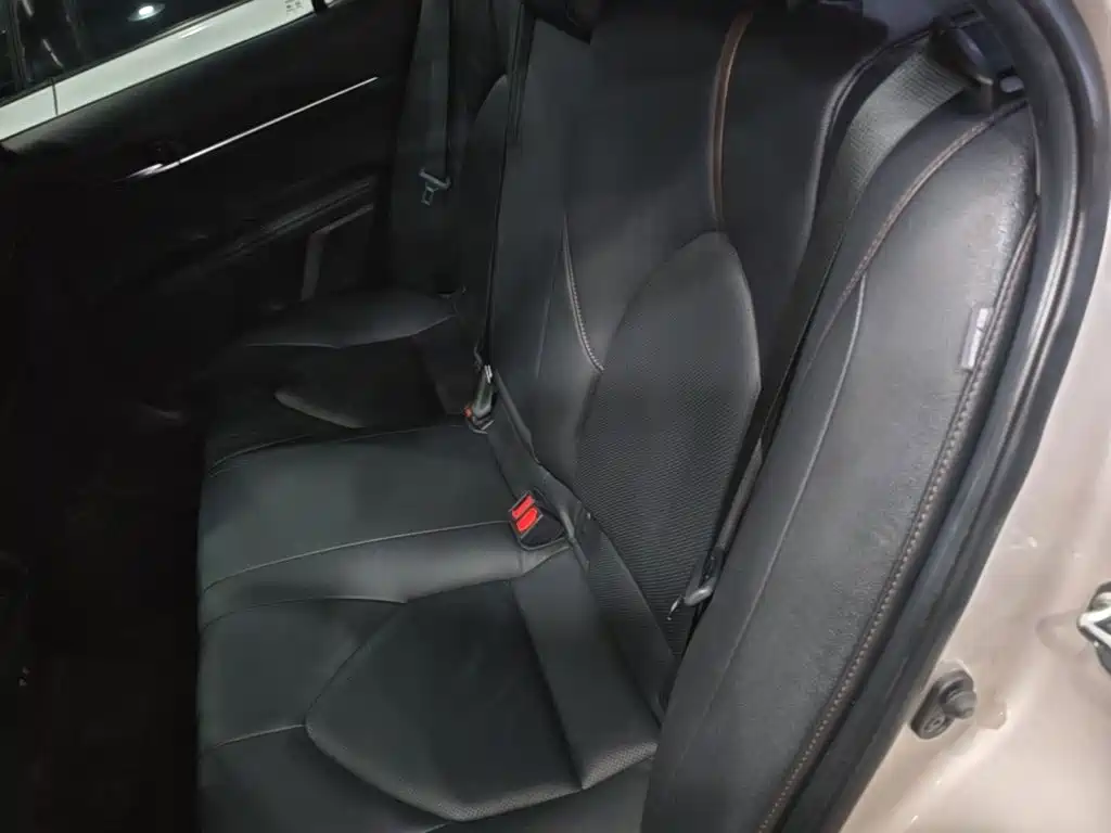 Toyota Camry — миниатюра 17