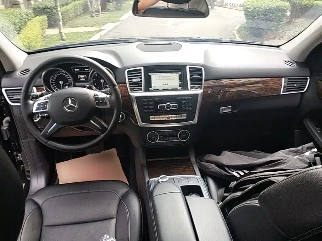 Mercedes-Benz M-Class — миниатюра 10