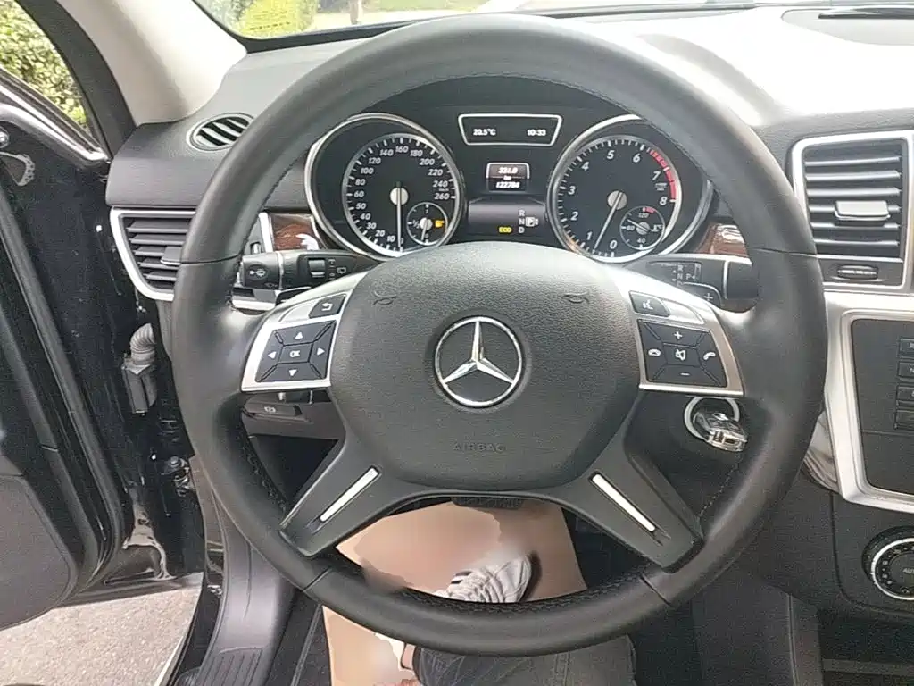 Mercedes-Benz M-Class — миниатюра 11