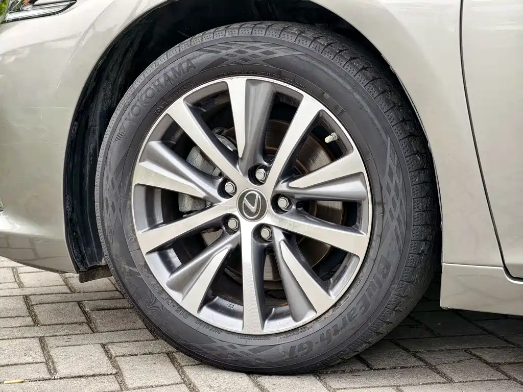 Lexus ES — миниатюра 28