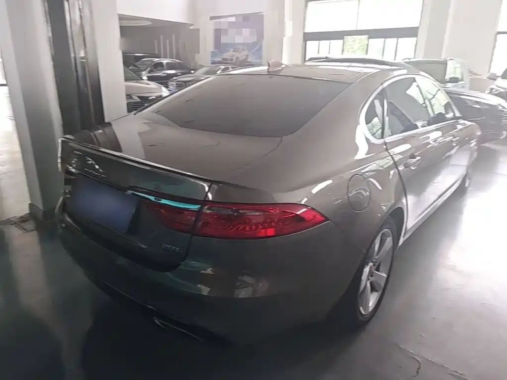 Jaguar XFL — миниатюра 7